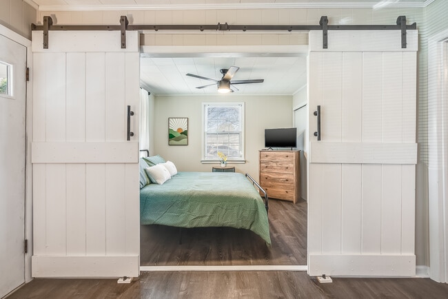 Building Photo - Evora