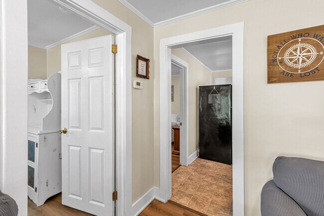 Building Photo - 509 S Shore Dr
