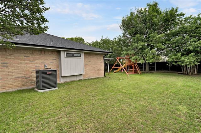 Building Photo - 2600 Summertree Dr