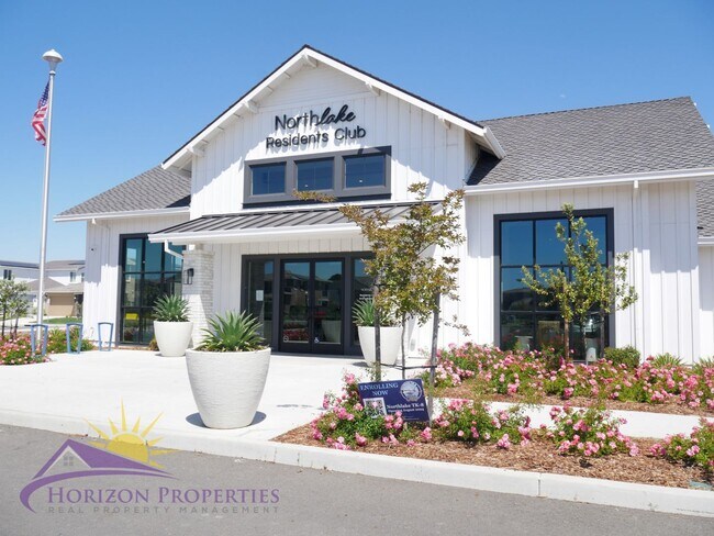 Building Photo - Modern Two-story 4 Bed 3.5 Bath 2,786 sqft...