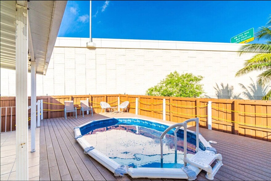 Building Photo - 1023 NW 23rd Ave