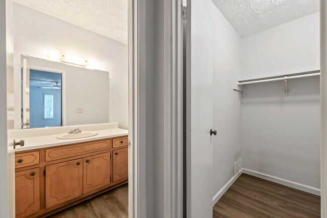 Building Photo - 2501 Riverchase Crossing NE