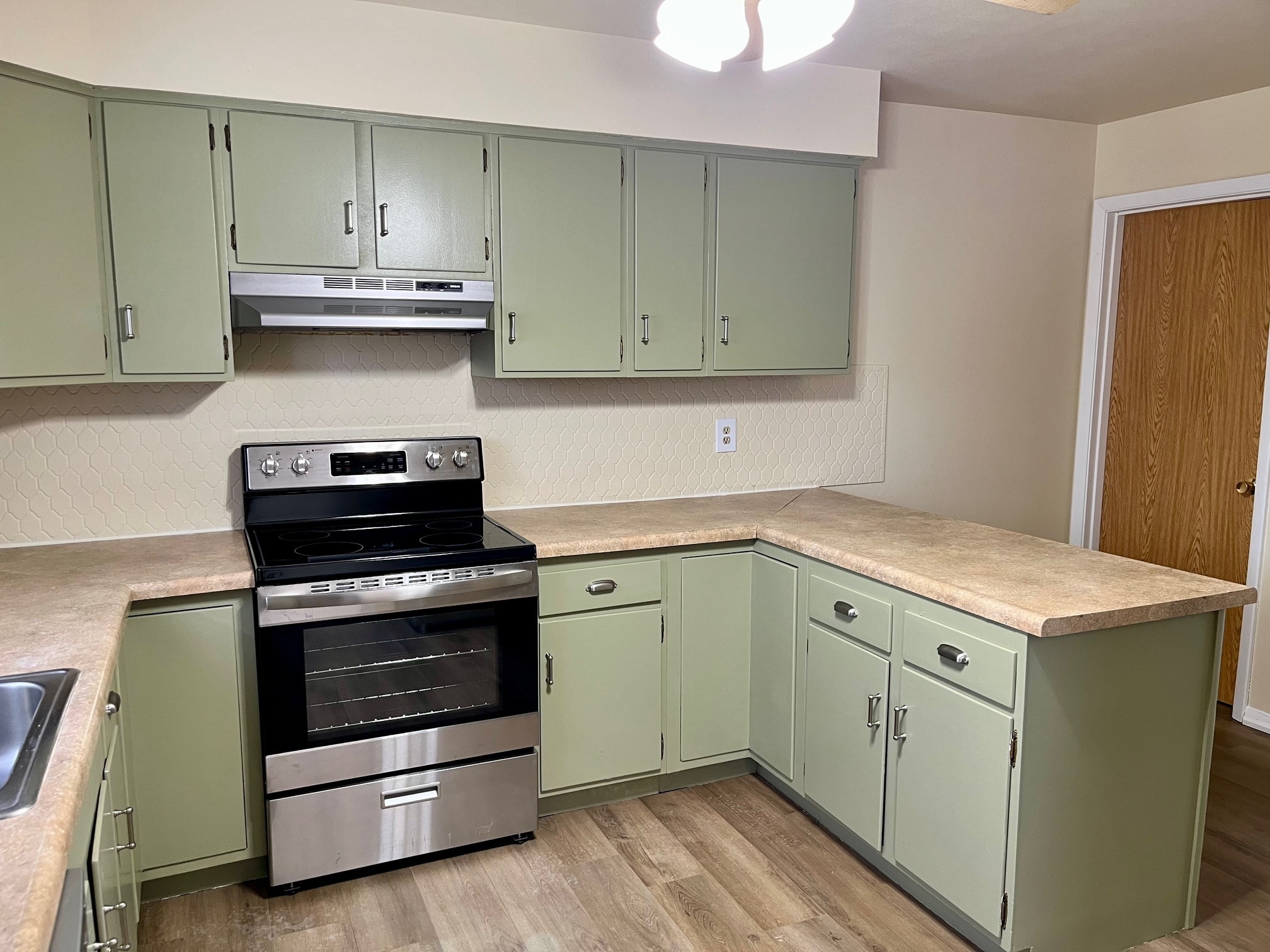 Building Photo - 221 Eisenhower Dr