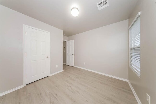 Building Photo - 9601 Evie Dr