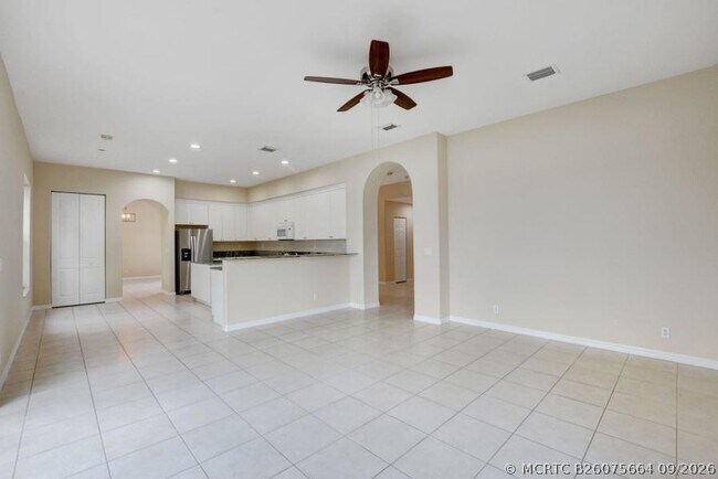 Building Photo - 1388 Beacon Cir