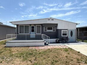 Building Photo - 1002 50th Ave Dr W