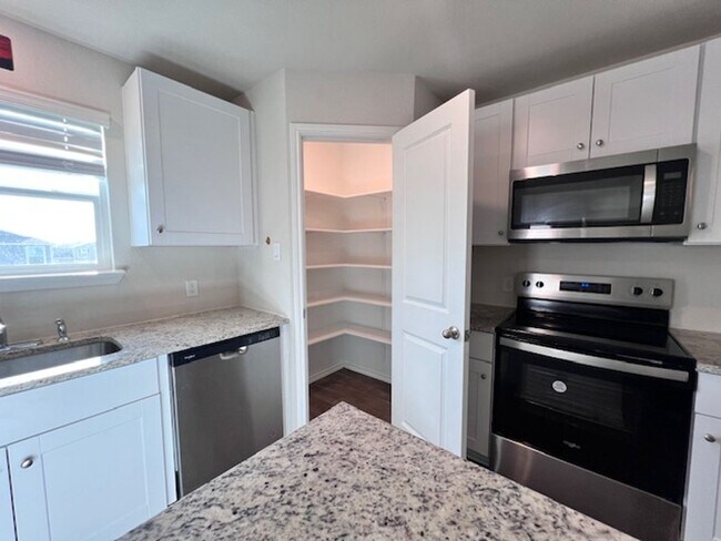 Building Photo - Solana Ridge Subdivision