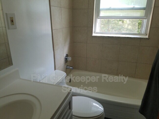 Building Photo - 9128 Orangewood Dr