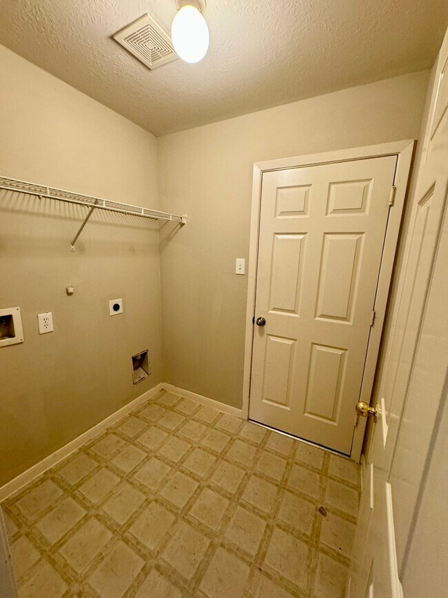 Building Photo - 19703 Billineys Park Dr