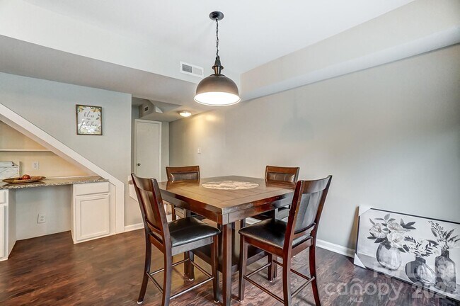 Building Photo - 8518 Castle Pine Ct