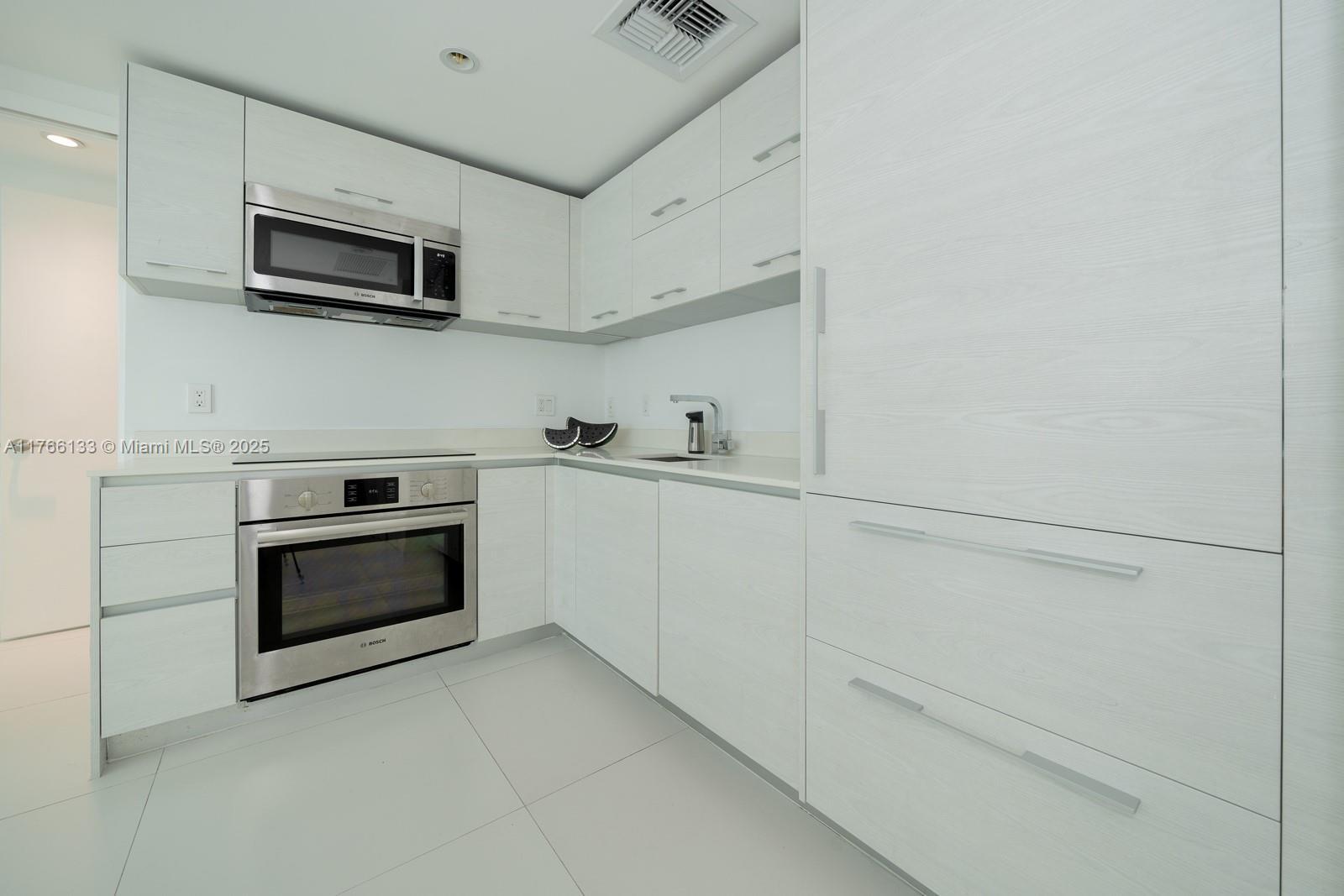 Building Photo - 1300 S Miami Ave