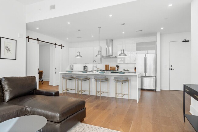 Building Photo - Premier Penthouse Suite at Seven 88 West Midtown-