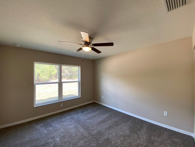 Building Photo - Beautiful Home Desirable SW Ocala Neighborhood 3/2/2 **WON"T LAST**