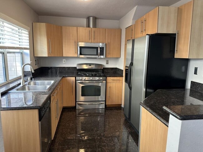 Building Photo - 9990 Scripps Vista Way