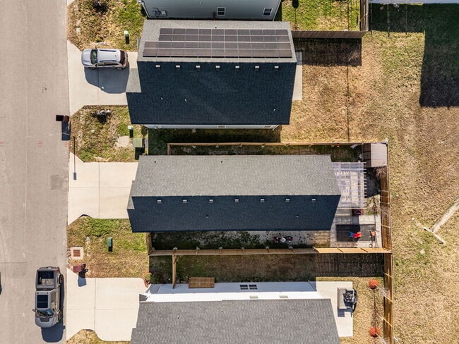 Building Photo - 812 Somb Moore Ways