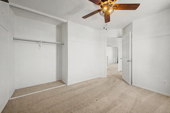 Building Photo - 559 W Viola St