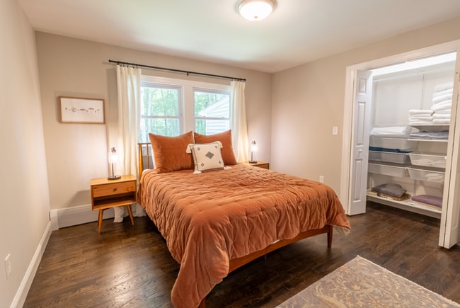 Building Photo - Spacious 4-Bedroom Home with In-Law Suite