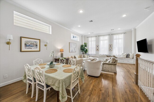 Building Photo - 1033 Ashland St