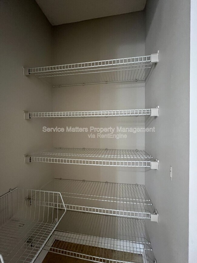 Building Photo - 10440 Millbrook Dr