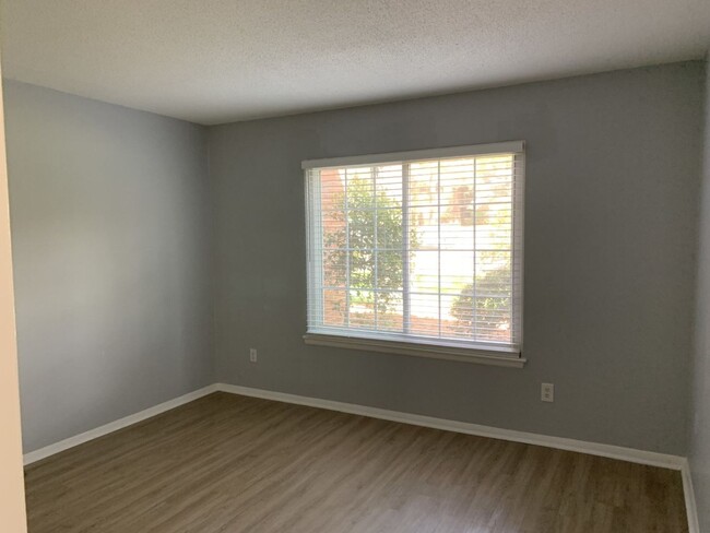 Building Photo - 5800 Falls of Neuse "B", 2-bd, 2-ba condo,...