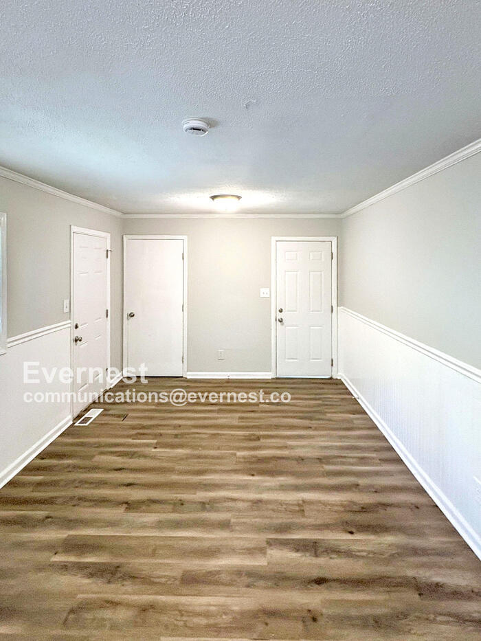 Building Photo - 8277 Redwood Dr