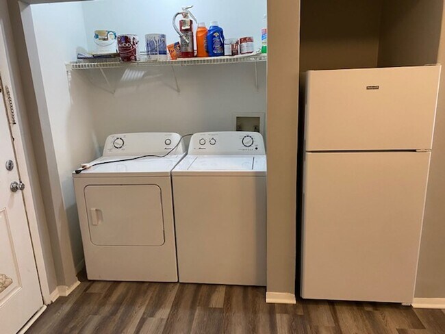 Building Photo - Maryville 37803 - 2-bedroom, 1-bath Duplex for Rent in Blount County - Call Chad Weeks (865) 567-...