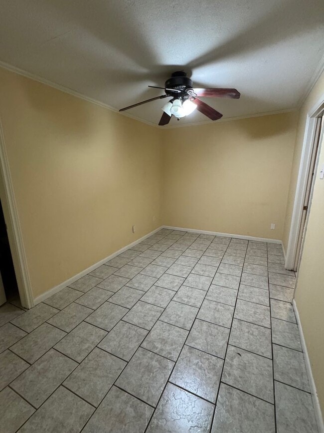 Building Photo - Spacious Speegleville Home