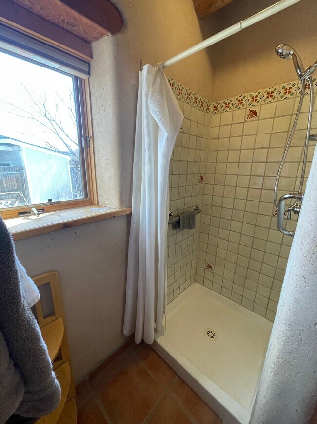 Building Photo - 413 Valverde St