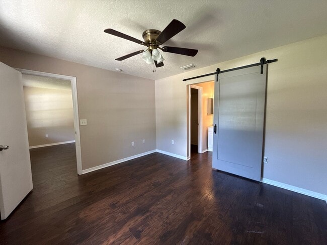Building Photo - Section 8 Accepted on This home! TEMPROARY...
