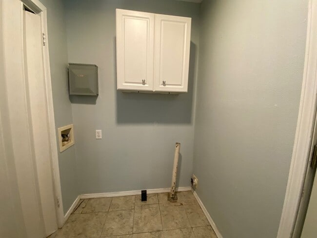 Building Photo - ADORABLE duplex in fantastic Brookside loc...