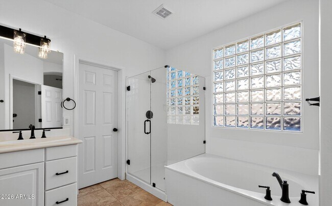 Building Photo - 7742 E Los Gatos Dr
