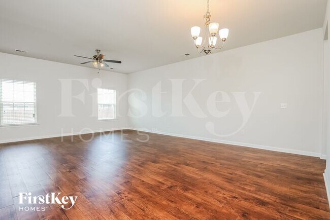 Building Photo - 210 Firewheel Ct