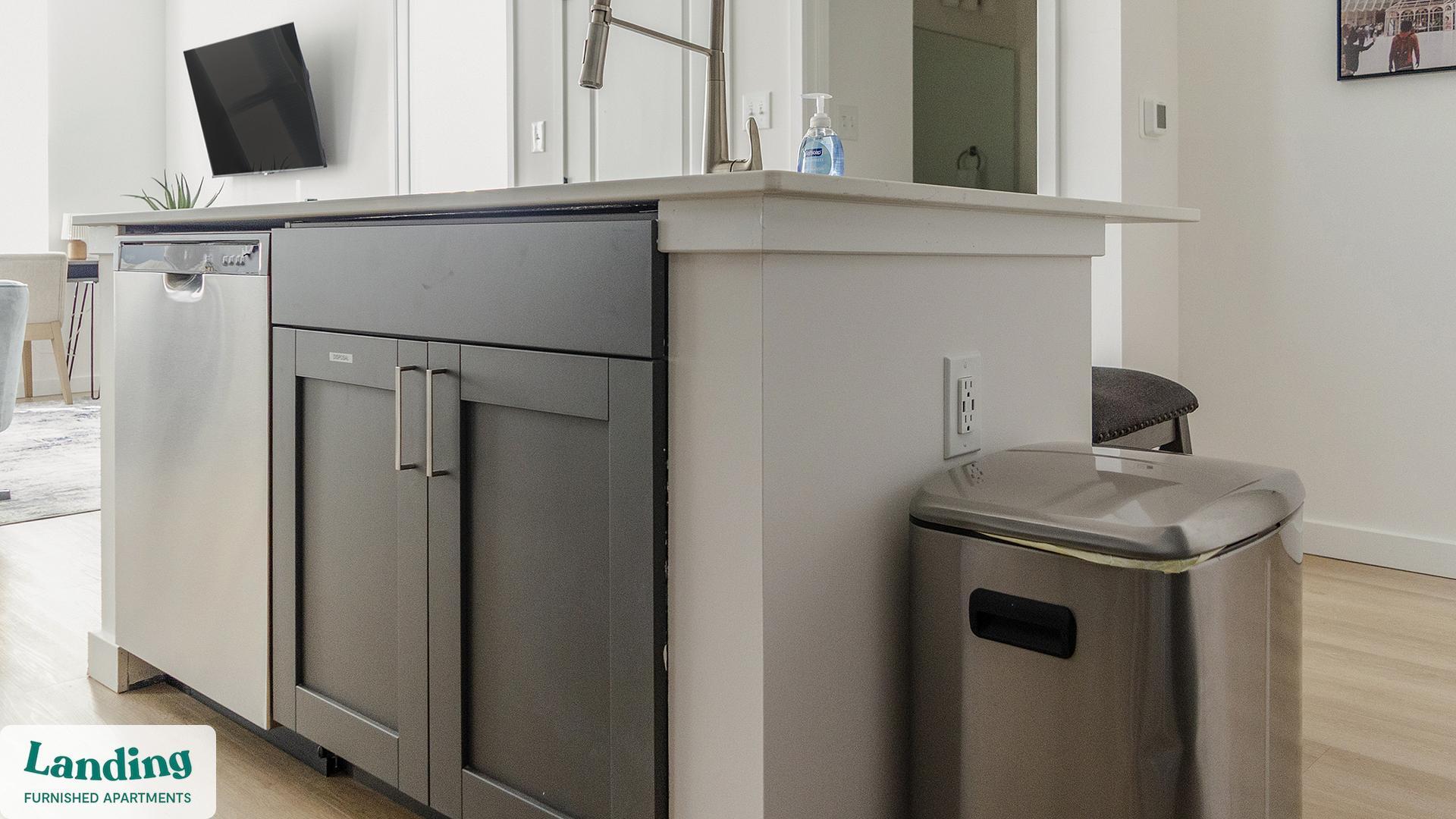 Building Photo - 650 N Main St