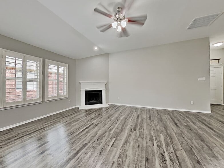 Building Photo - 2812 Maple Creek Dr