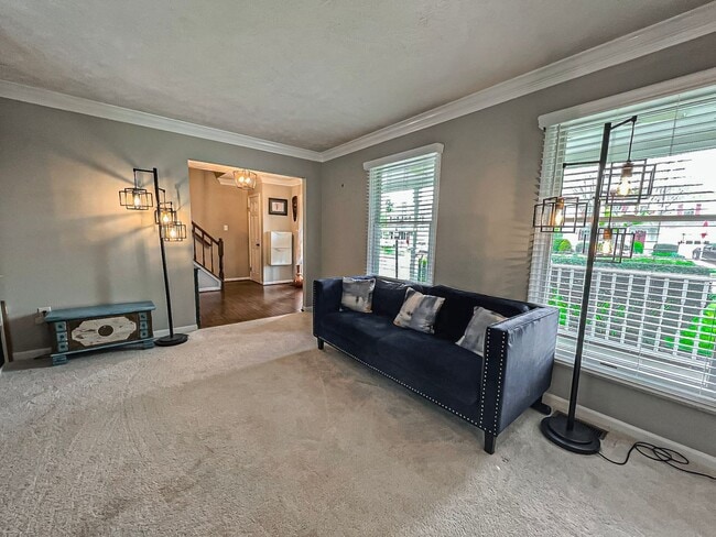 Building Photo - Beautiful and Spacious 4 Bedroom 2.5 Bathr...