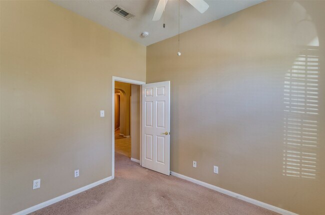 Building Photo - 18 Orchard Dale Cir