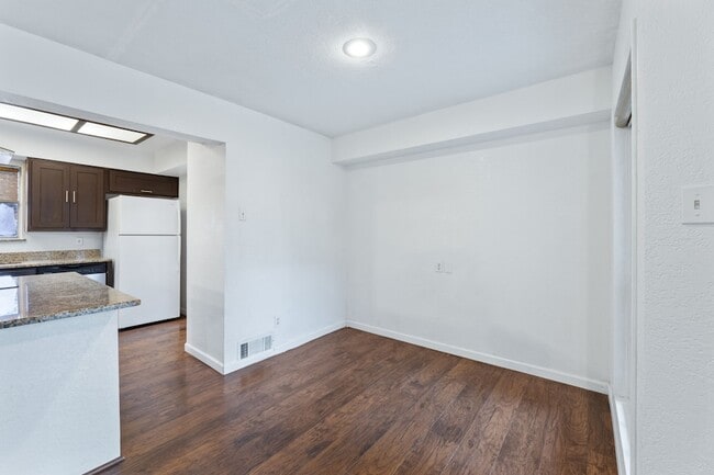 Building Photo - 2726 Blanton St