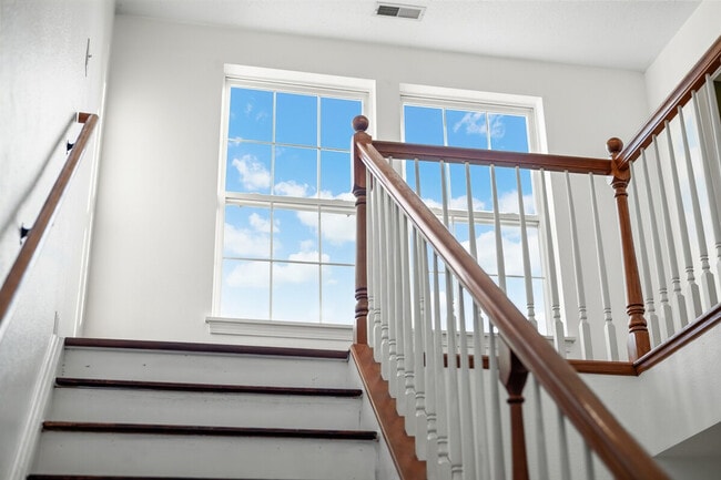 Building Photo - 2386 Meadow Bend Dr