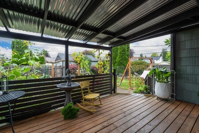 Building Photo - COME HOME TO THIS THREE BEDROOM CHARMER