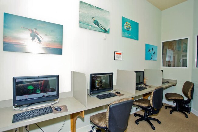 Building Photo - 220 Las Fuentes Dr