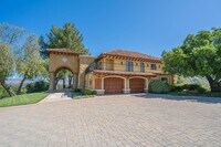 Building Photo - Private 5 Bedroom Estate for Rent in Santa...