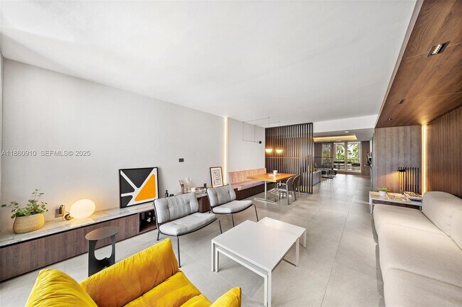 Building Photo - 785 Crandon Blvd