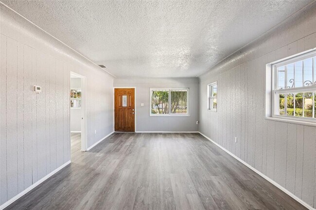 Building Photo - 1911 22nd Ave S