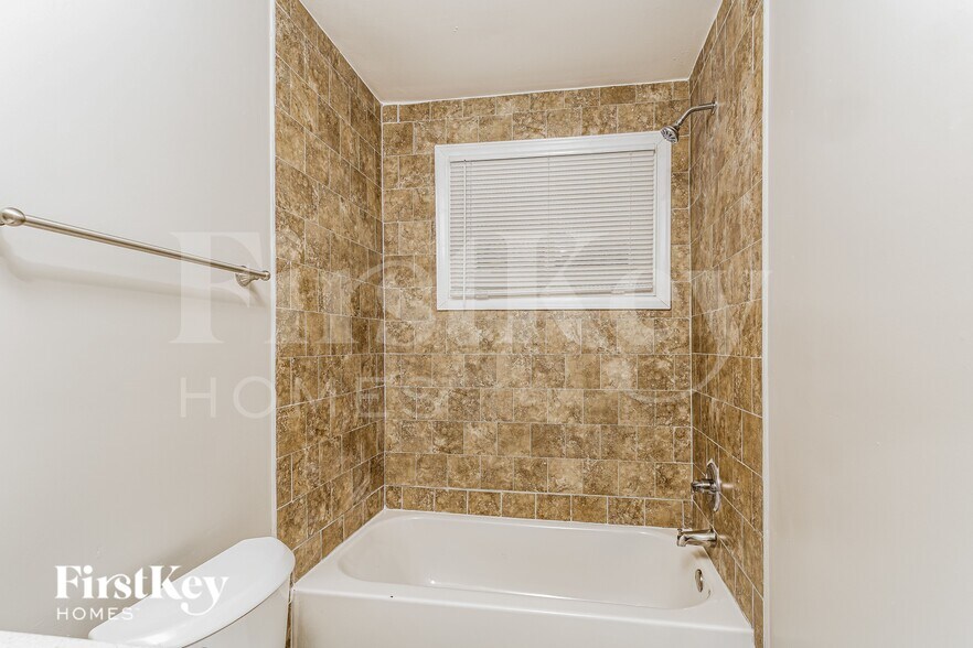 Building Photo - 1104 Raynor St