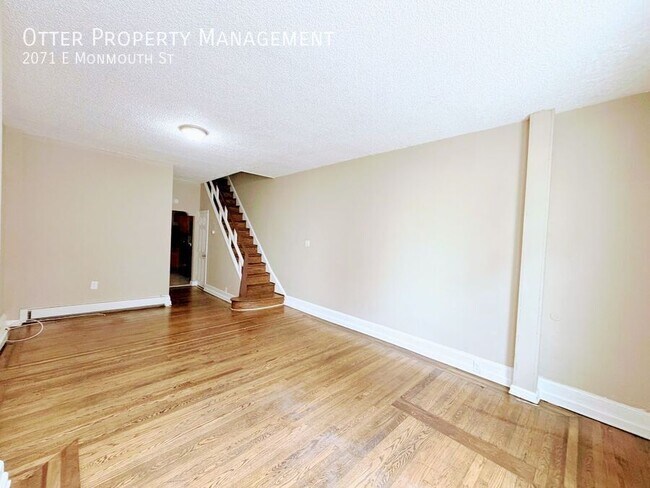 Primary Photo - 2071 E Monmouth St