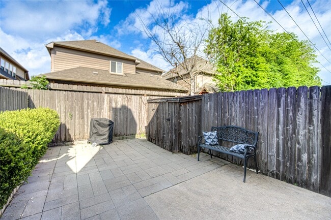 Building Photo - 2002 Gentryside Dr