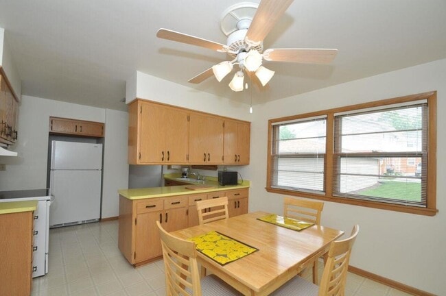 Building Photo - 7134 W Lakefield Dr