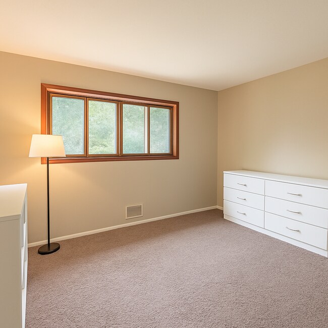 Building Photo - Crystal home for lease, 3 beds 2 baths, updates through-out!