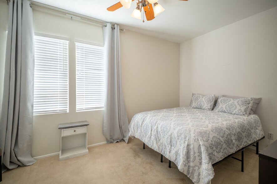 Building Photo - 12207 Vía Santa Marta