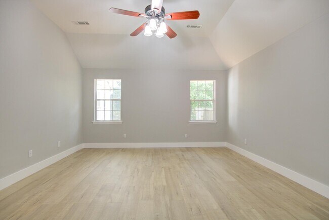 Building Photo - 205 Jarrett Ln